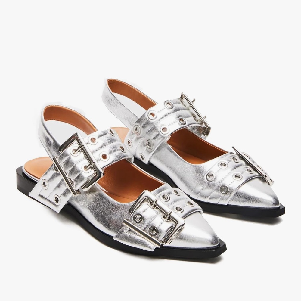 NWOT Amazon metallic silver Buckle Strap Women's flats 7.5